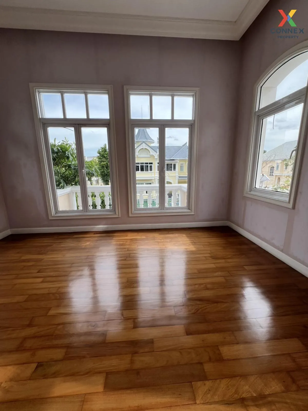 (วิวทะเลสาปหมู่บ้าน หลังมุม) ขายบ้าน  เดอะ รอยัล เรสซิเดนท์ จรเข้