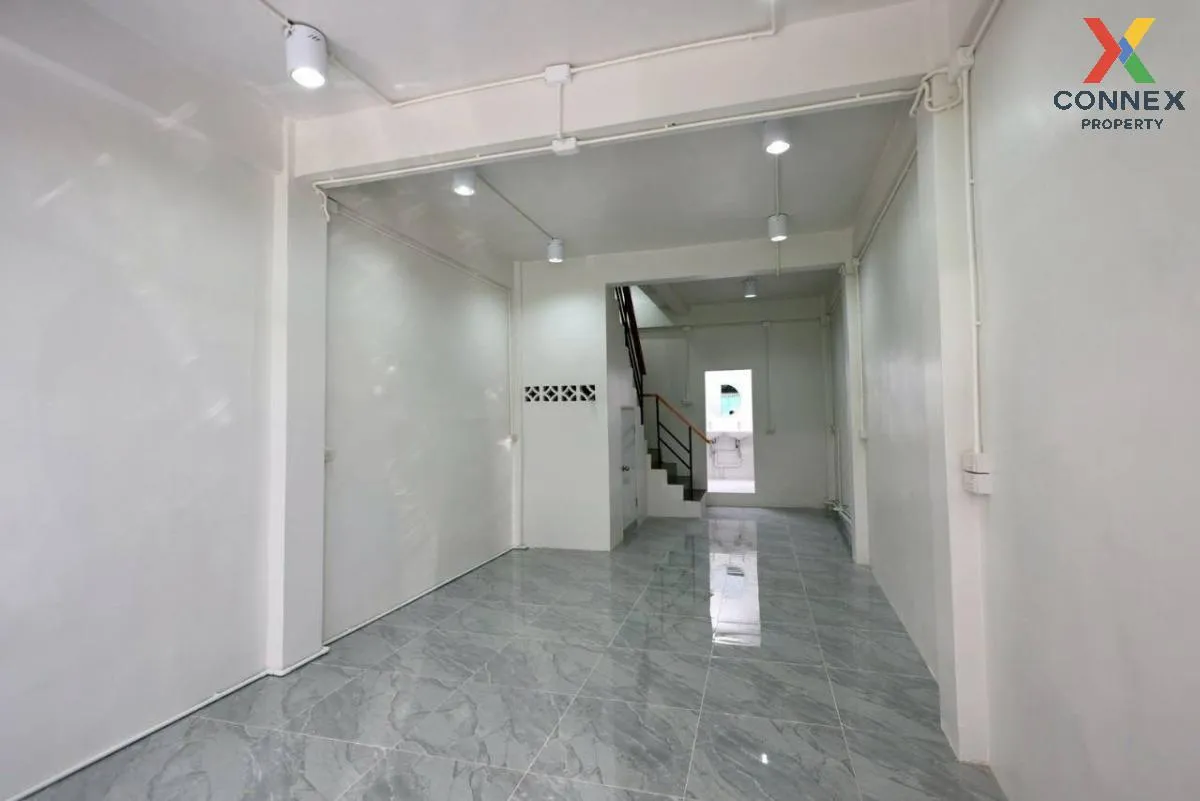 เช่าทาวเฮ้าส์ 4 ชั้นพร้อมดาดฟ้า 15 ตรว. สาทร 11 ยานนาวา เขต สาทร  เช่าทาวเฮ้าส์ 4 ชั้นพร้อมดาดฟ้า 15 ตรว. สาทร 11 ยานนาวา เขต สาทร  2