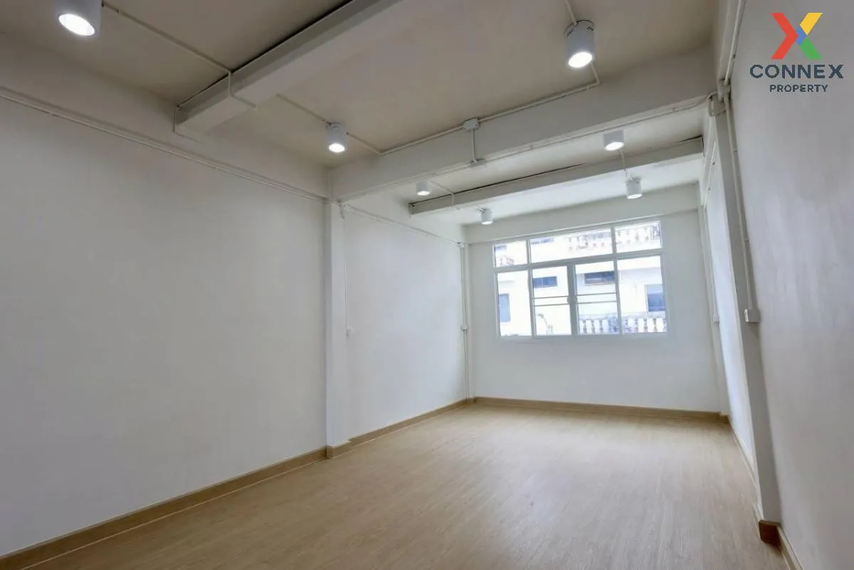 เช่าทาวเฮ้าส์ 4 ชั้นพร้อมดาดฟ้า 15 ตรว. สาทร 11 ยานนาวา เขต สาทร  เช่าทาวเฮ้าส์ 4 ชั้นพร้อมดาดฟ้า 15 ตรว. สาทร 11 ยานนาวา เขต สาทร  3