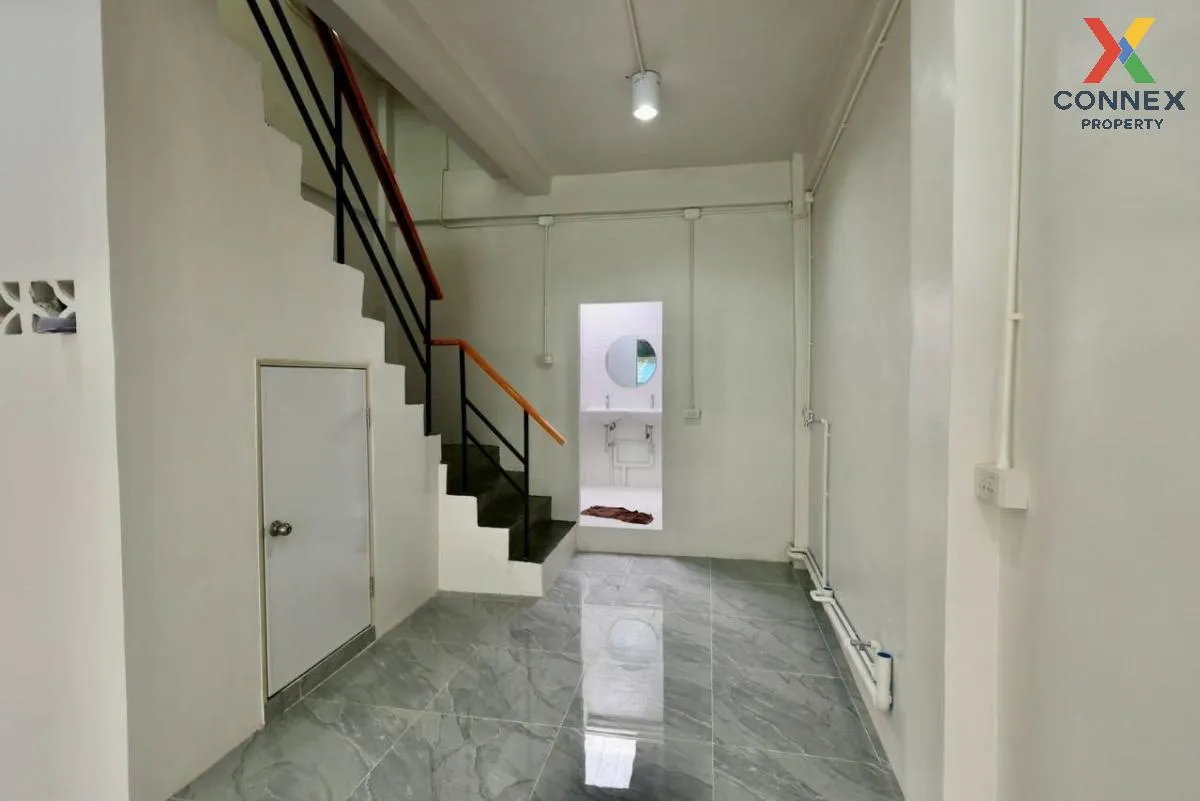 เช่าทาวเฮ้าส์ 4 ชั้นพร้อมดาดฟ้า 15 ตรว. สาทร 11 ยานนาวา เขต สาทร  เช่าทาวเฮ้าส์ 4 ชั้นพร้อมดาดฟ้า 15 ตรว. สาทร 11 ยานนาวา เขต สาทร