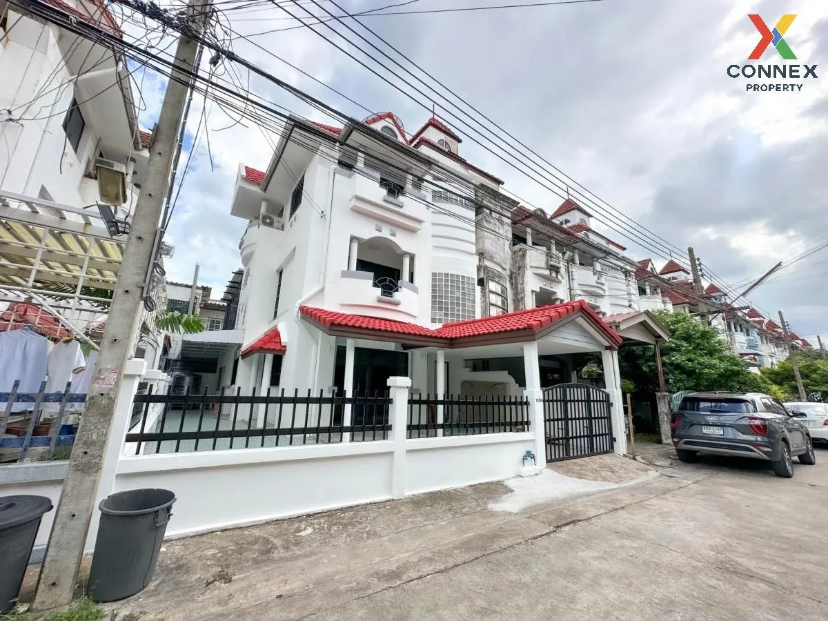 For Rent Townhome for rent, Sukhumvit 101 , newly renovated , Ban 1