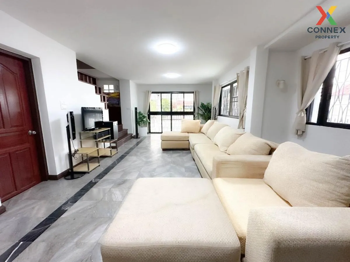For Rent Townhome for rent, Sukhumvit 101 , newly renovated , Ban 2