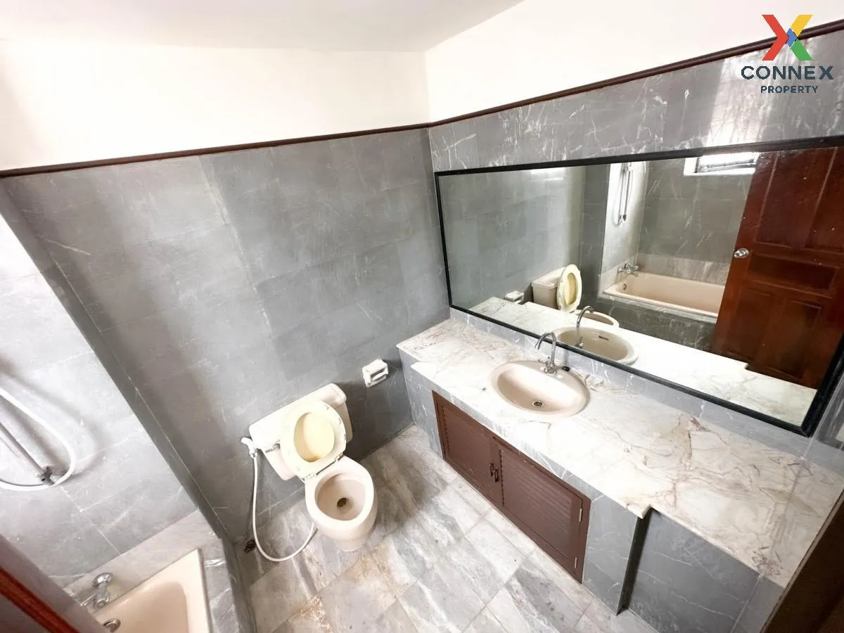For Rent Townhome for rent, Sukhumvit 101 , newly renovated , Ban