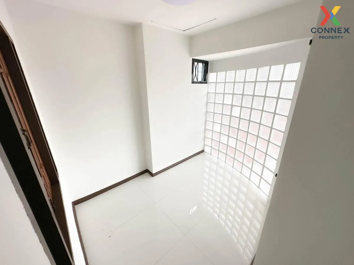 For Rent Townhome for rent, Sukhumvit 101 , newly renovated , Ban