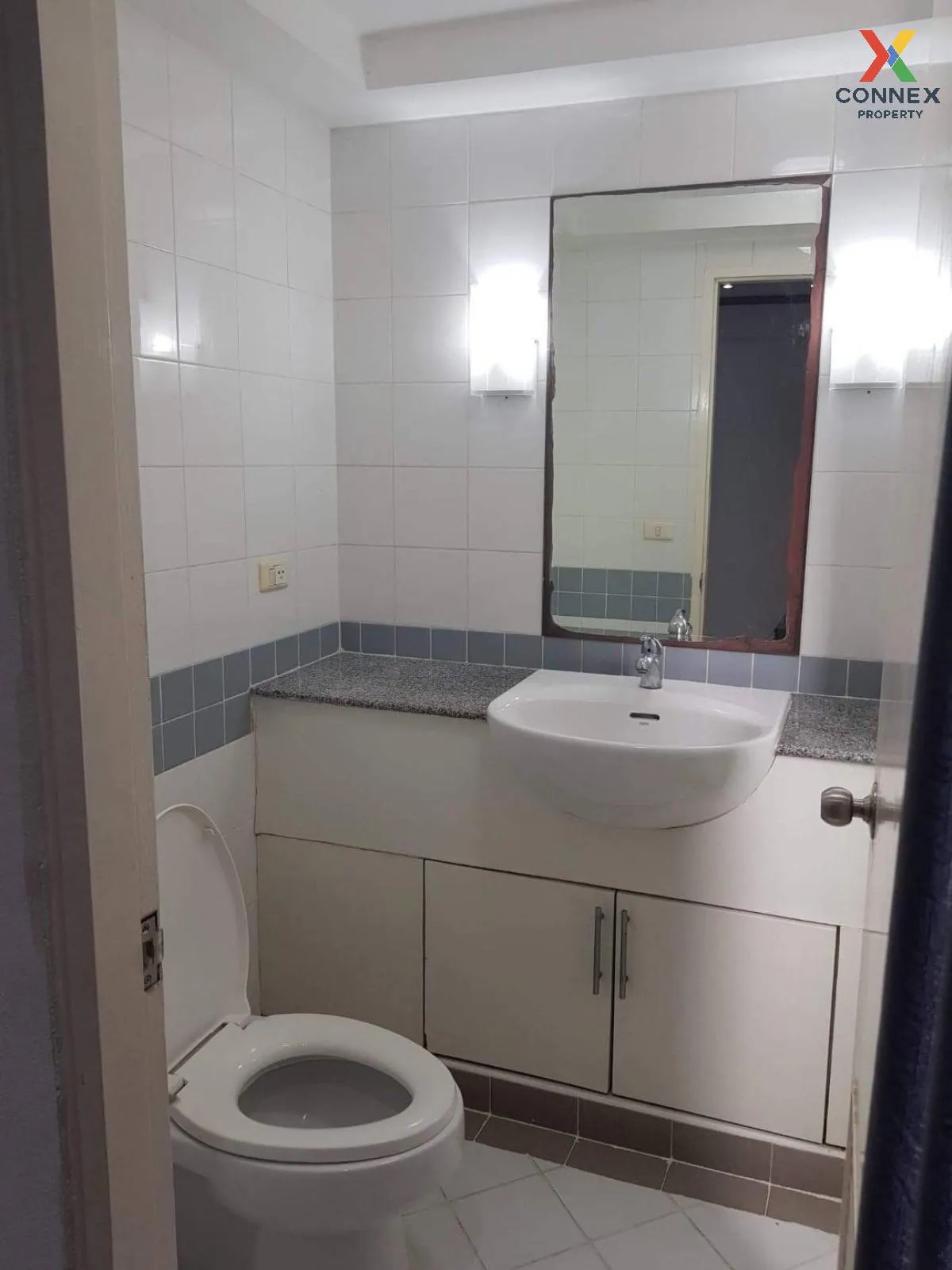 For Sale Condo , Plus 38 Hip , corner unit , BTS-Thong Lo , Phra 