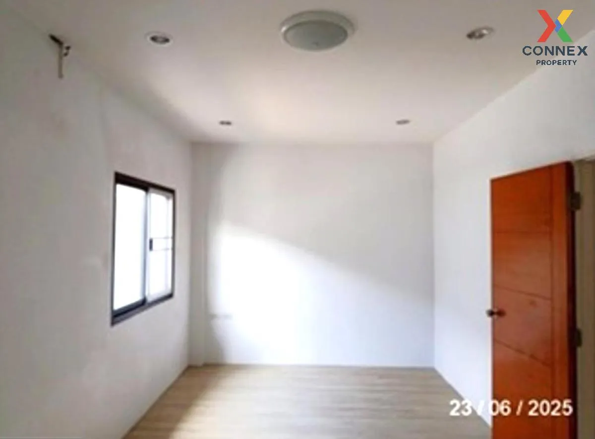 ขายทาวน์เฮ้าส์/ทาวน์โฮม  ลา ปาตีย์ บ้านสวน บ้านสวน เมืองชลบุรี ชล