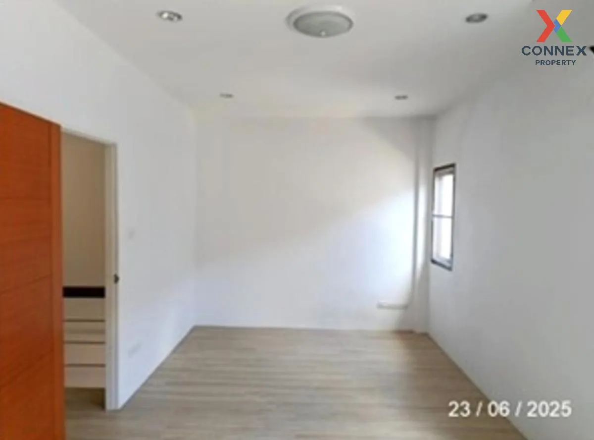 ขายทาวน์เฮ้าส์/ทาวน์โฮม  ลา ปาตีย์ บ้านสวน บ้านสวน เมืองชลบุรี ชล