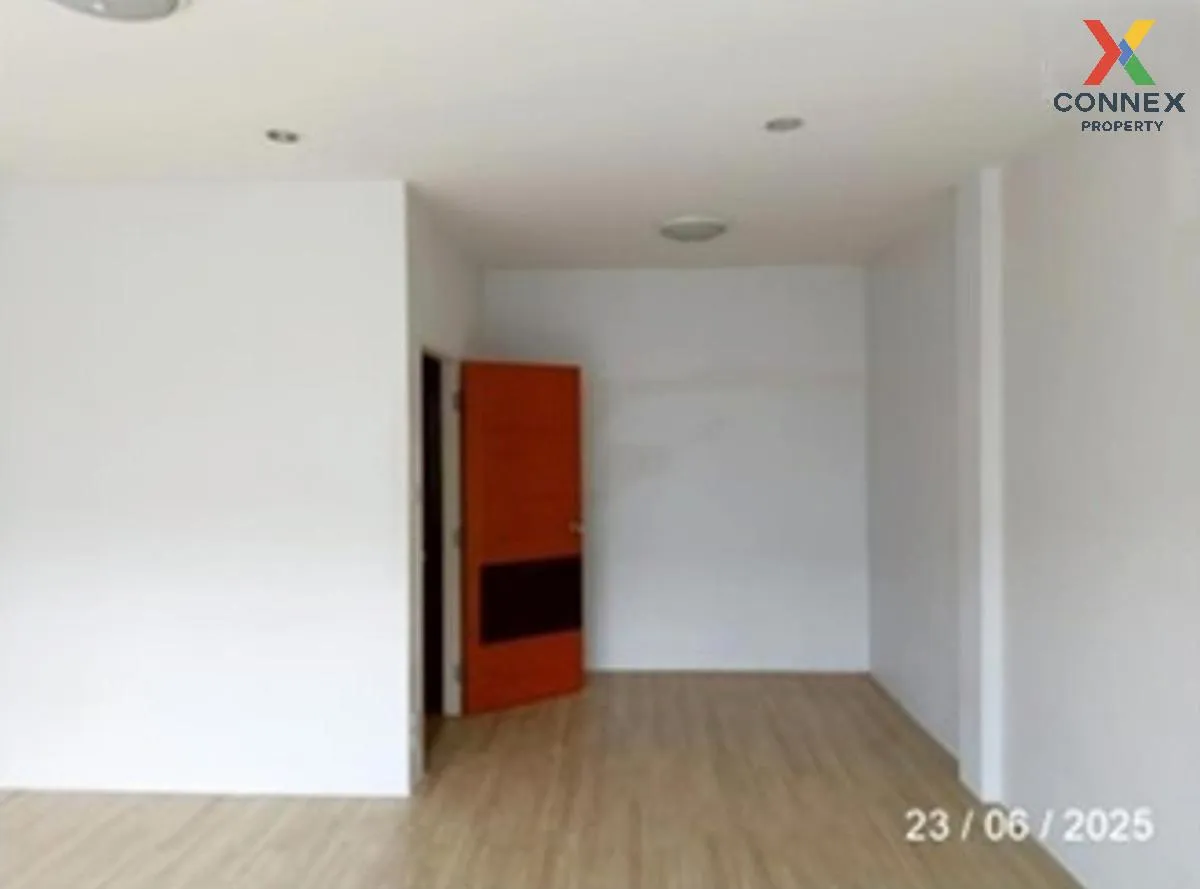 ขายทาวน์เฮ้าส์/ทาวน์โฮม  ลา ปาตีย์ บ้านสวน บ้านสวน เมืองชลบุรี ชล