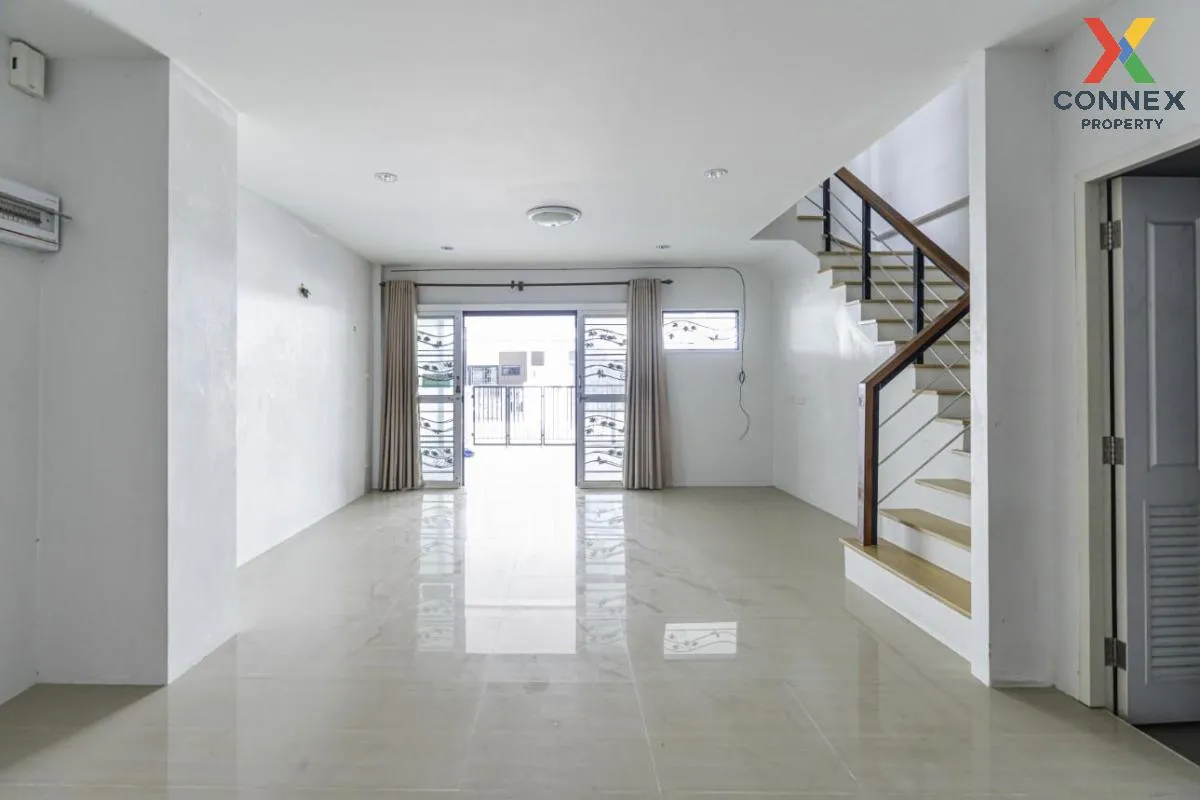 ขายทาวน์เฮ้าส์/ทาวน์โฮม  ลา ปาตีย์ บ้านสวน บ้านสวน เมืองชลบุรี ชล 2