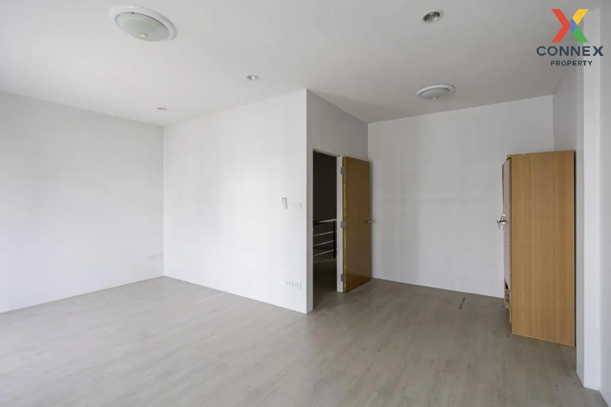 ขายทาวน์เฮ้าส์/ทาวน์โฮม  ลา ปาตีย์ บ้านสวน บ้านสวน เมืองชลบุรี ชล