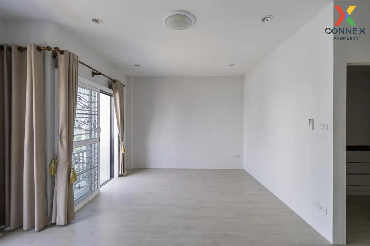 ขายทาวน์เฮ้าส์/ทาวน์โฮม  ลา ปาตีย์ บ้านสวน บ้านสวน เมืองชลบุรี ชล