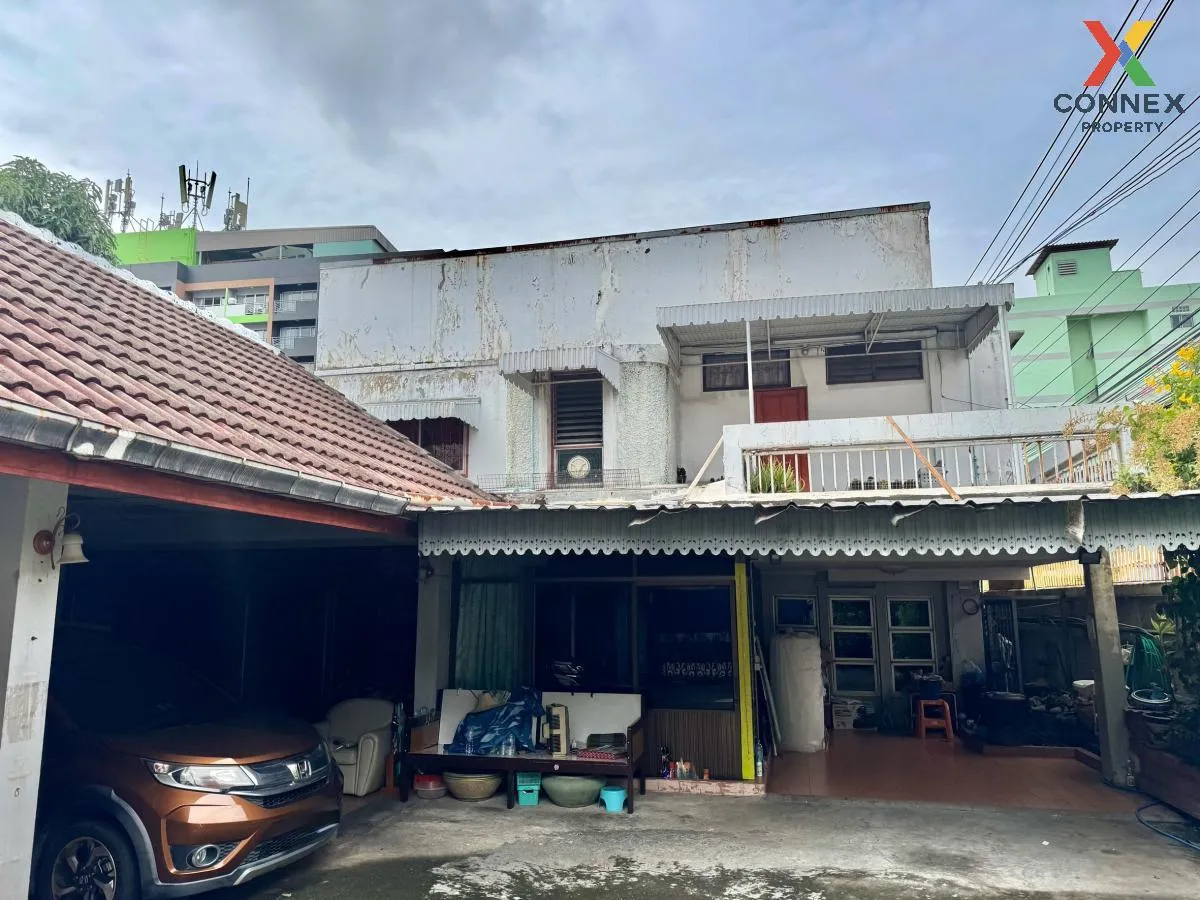 For Sale Two-story single house, Ratchada Soi 3 , corner unit , D 2