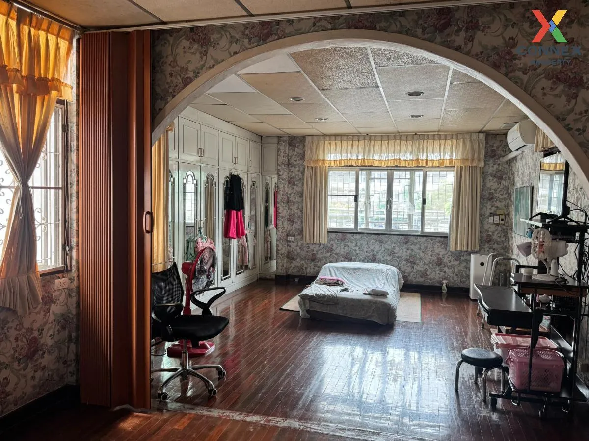 For Sale Two-story single house, Ratchada Soi 3 , corner unit , D