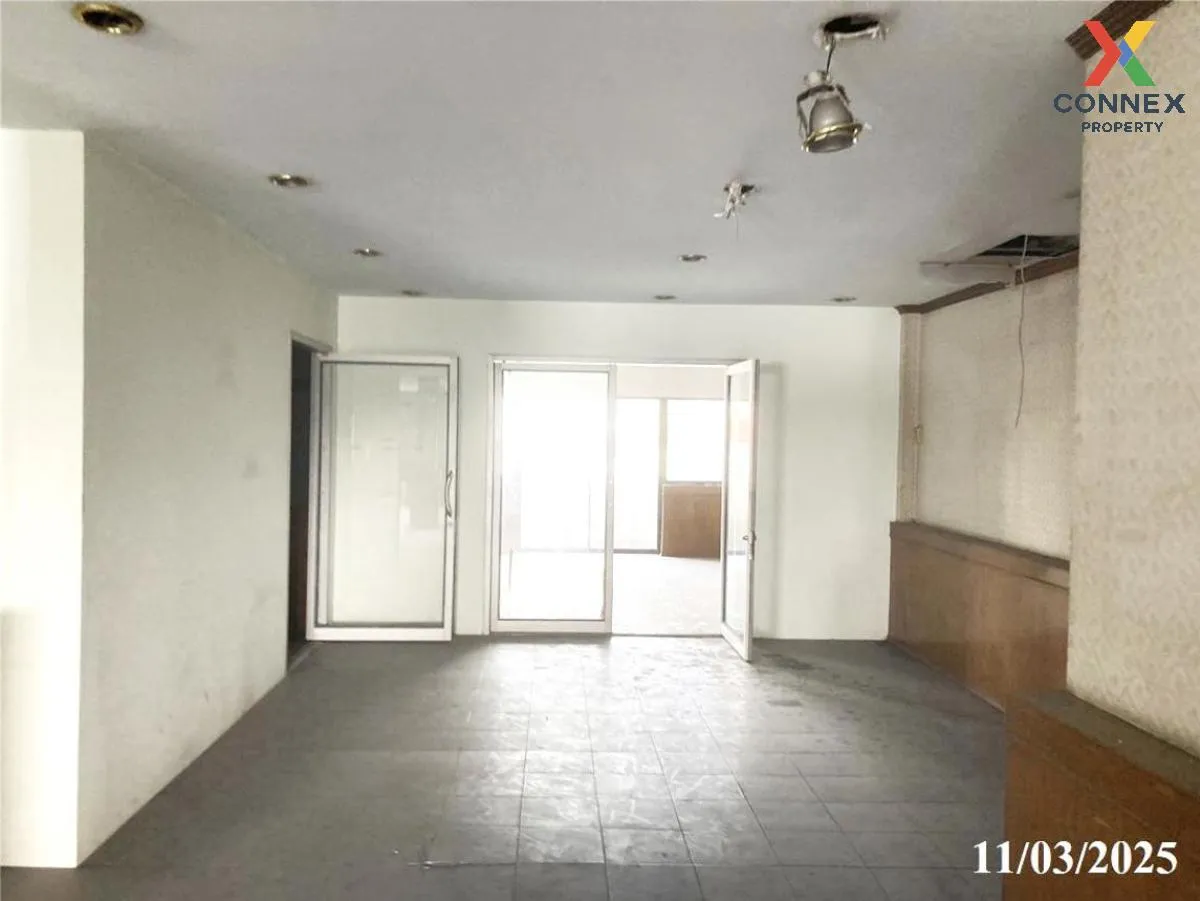 For Sale 4 - storey commercial building area 936 square meters Pa For Sale 4 - storey commercial building area 936 square meters Pa