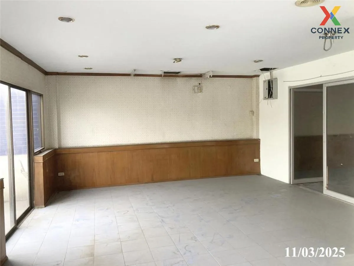 For Sale 4 - storey commercial building area 936 square meters Pa For Sale 4 - storey commercial building area 936 square meters Pa