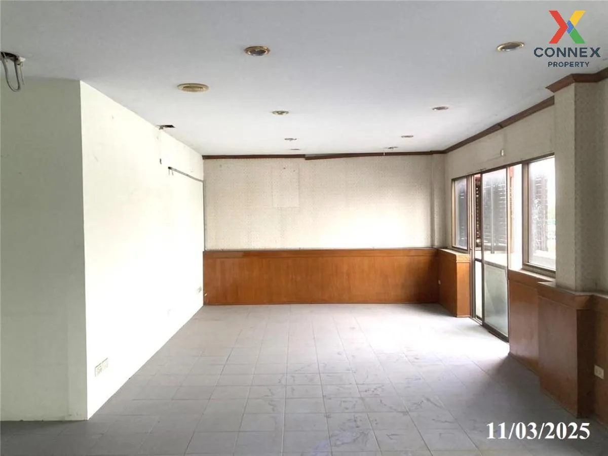For Sale 4 - storey commercial building area 936 square meters Pa For Sale 4 - storey commercial building area 936 square meters Pa