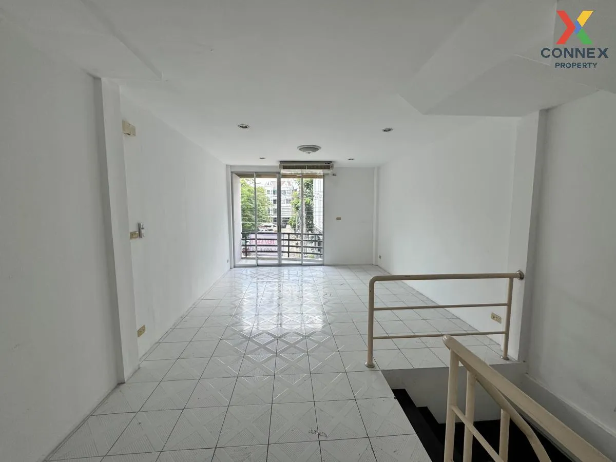 For Rent Townhouse/Townhome  , Sriwara Town in Town , Phlapphla ,