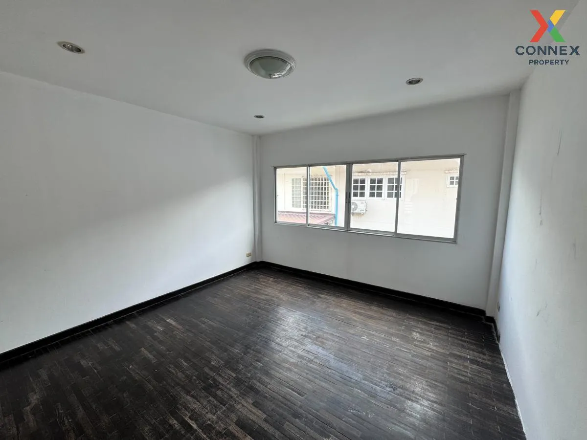 For Rent Townhouse/Townhome  , Sriwara Town in Town , Phlapphla ,