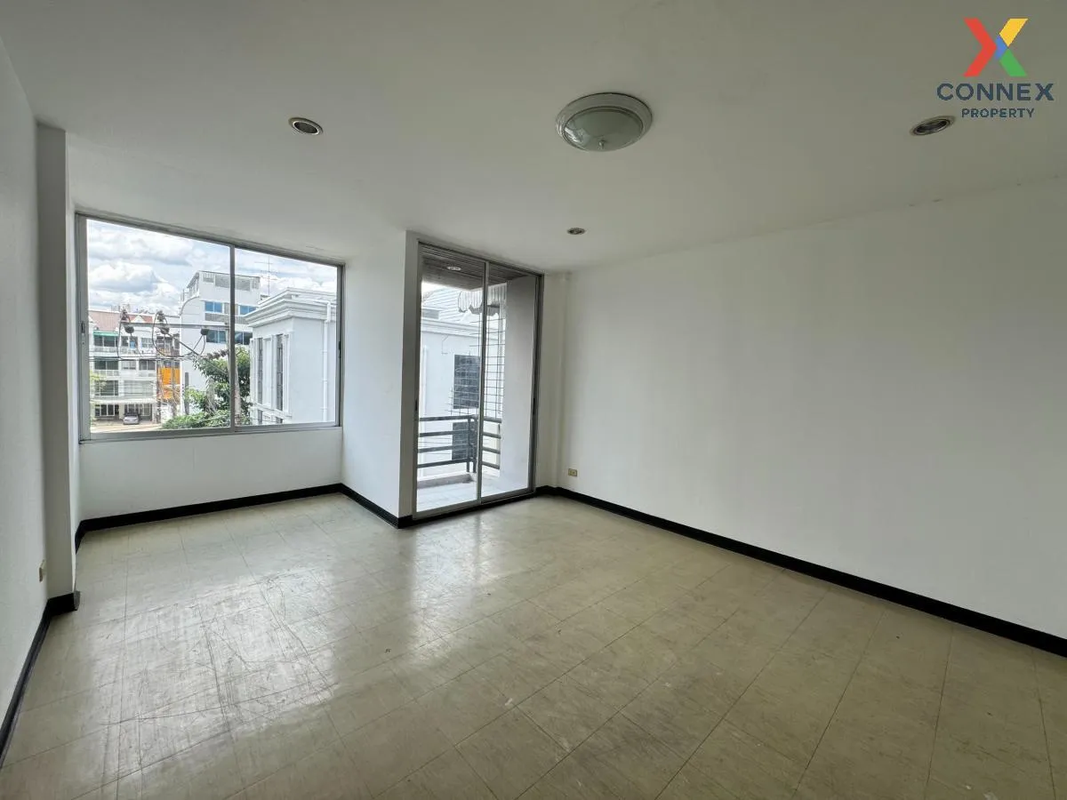 For Rent Townhouse/Townhome  , Sriwara Town in Town , Phlapphla ,