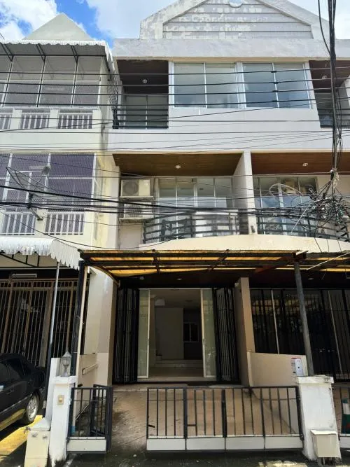 For Rent Townhouse/Townhome  , Sriwara Town in Town , Phlapphla , Wang Thong Lang , Bangkok , CX-131873