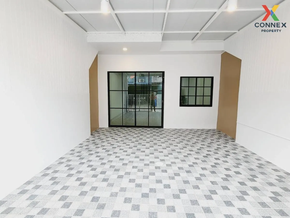 For Sale Townhouse/Townhome  , Baan Yu Charoen 3 , newly renovate For Sale Townhouse/Townhome  , Baan Yu Charoen 3 , newly renovate 4