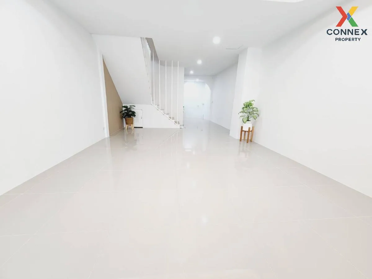 For Sale Townhouse/Townhome  , Baan Yu Charoen 3 , newly renovate For Sale Townhouse/Townhome  , Baan Yu Charoen 3 , newly renovate