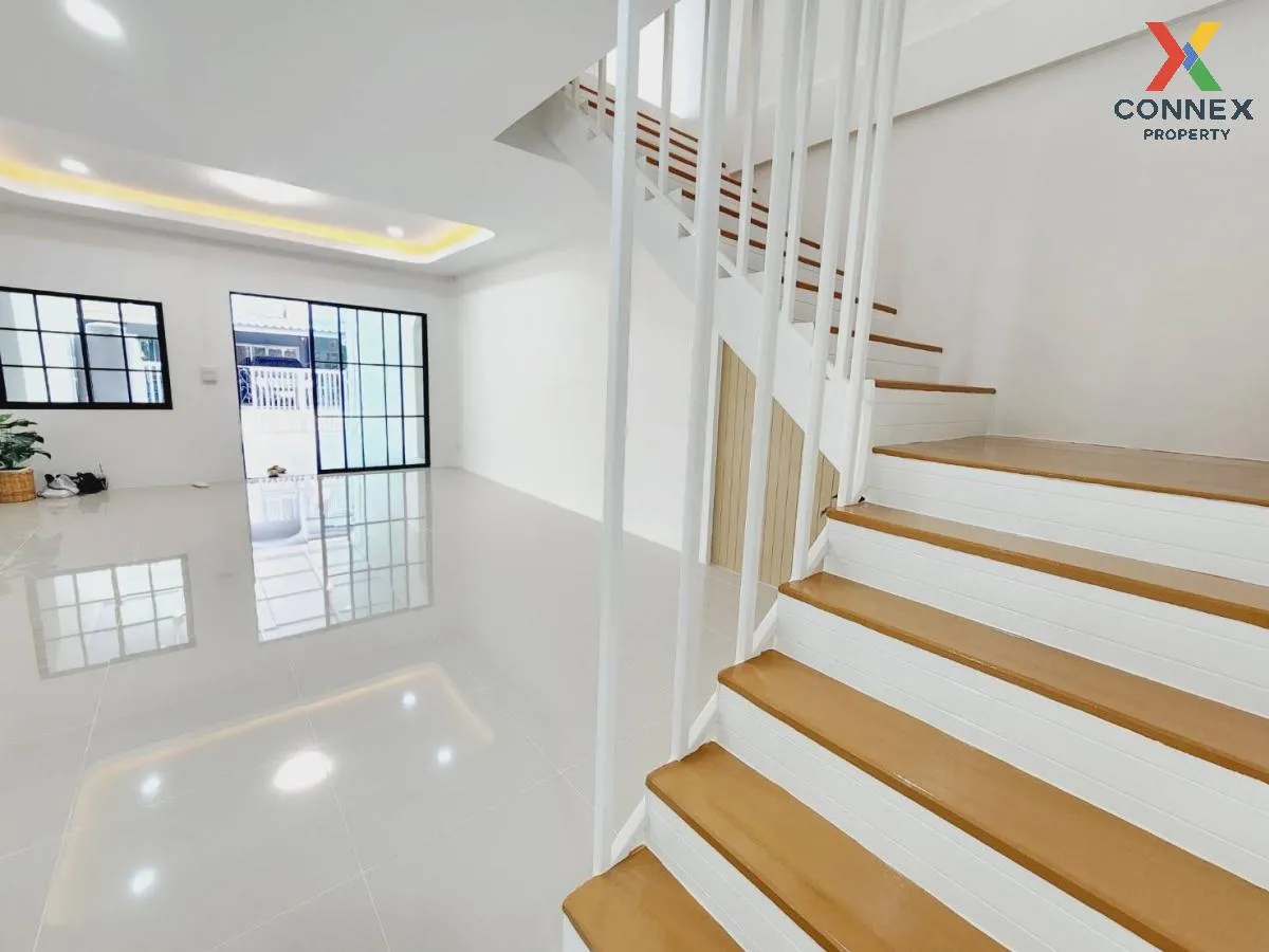 For Sale Townhouse/Townhome  , Baan Yu Charoen 3 , newly renovate For Sale Townhouse/Townhome  , Baan Yu Charoen 3 , newly renovate