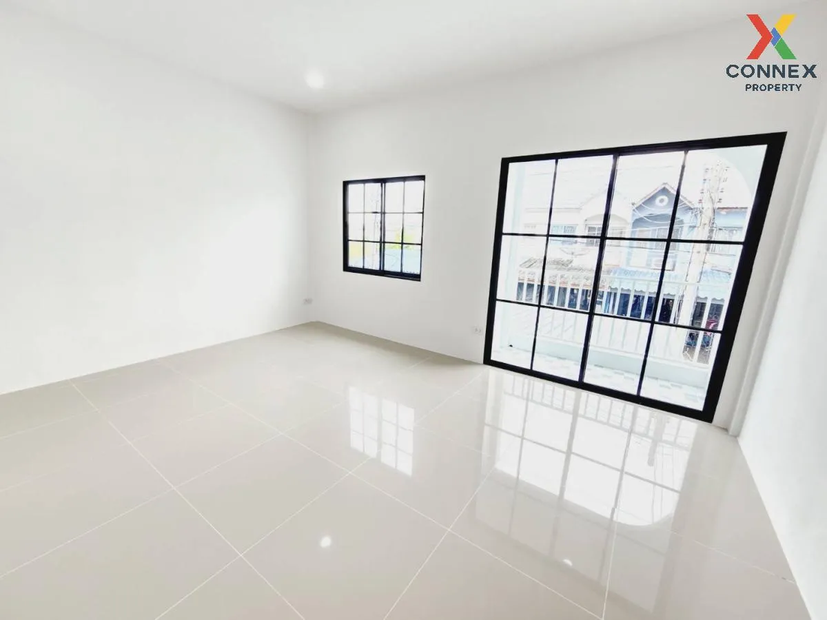 For Sale Townhouse/Townhome  , Baan Yu Charoen 3 , newly renovate For Sale Townhouse/Townhome  , Baan Yu Charoen 3 , newly renovate