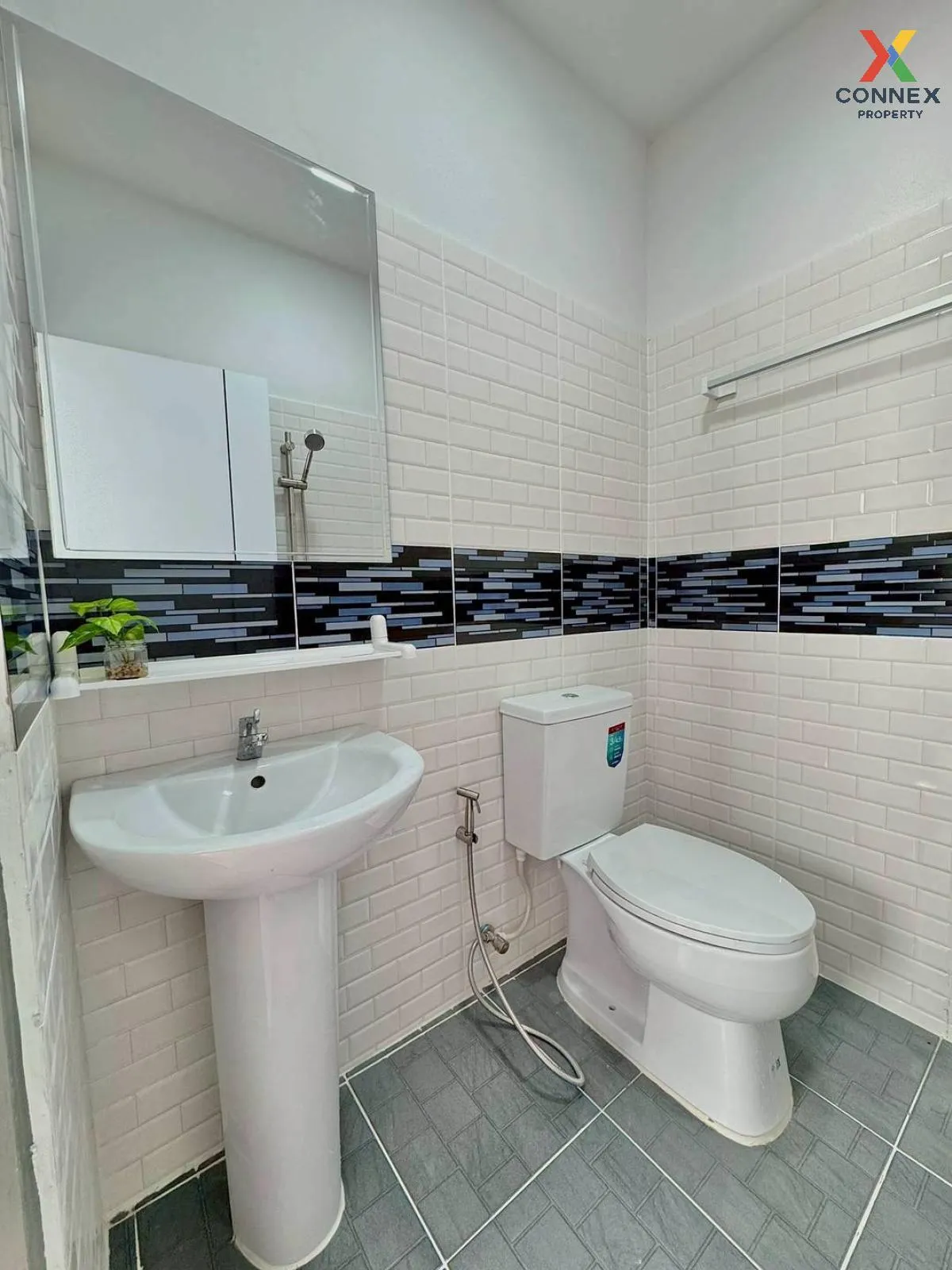 ขายทาวน์เฮ้าส์/ทาวน์โฮม  เปี่ยมสุข (ปากเกร็ดซอยวัดกู้) หน้ากว้าง 