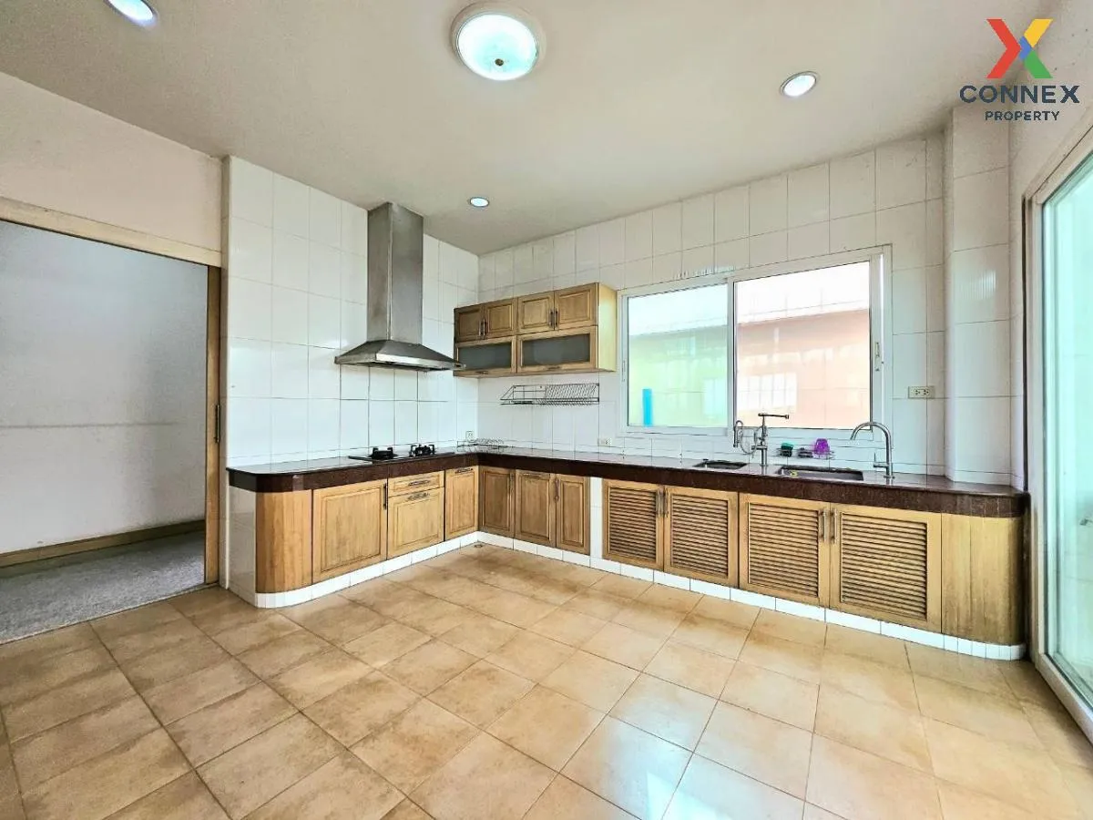 For Rent Townhouse/Townhome  ,  Baan Phattra Villa 4 , Bang Khlo 