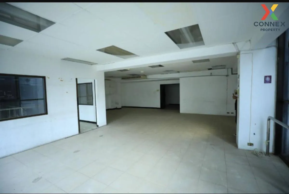 For Sale Commercial building for sale, 4 units connected together 4