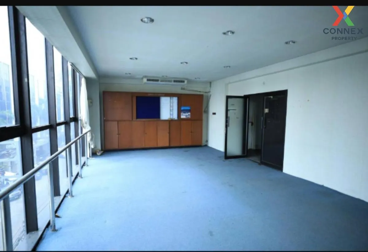 For Sale Commercial building for sale, 4 units connected together