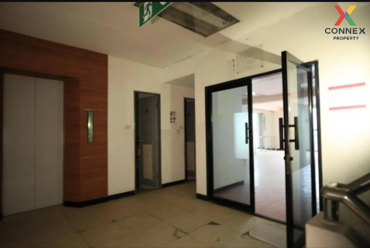 For Sale Commercial building for sale, 4 units connected together