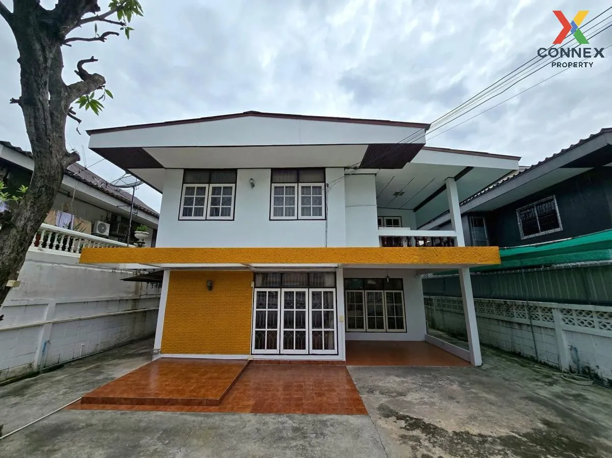 For Rent 2-storey detached house, Ratchada Road, Huai Khwang Dist 1