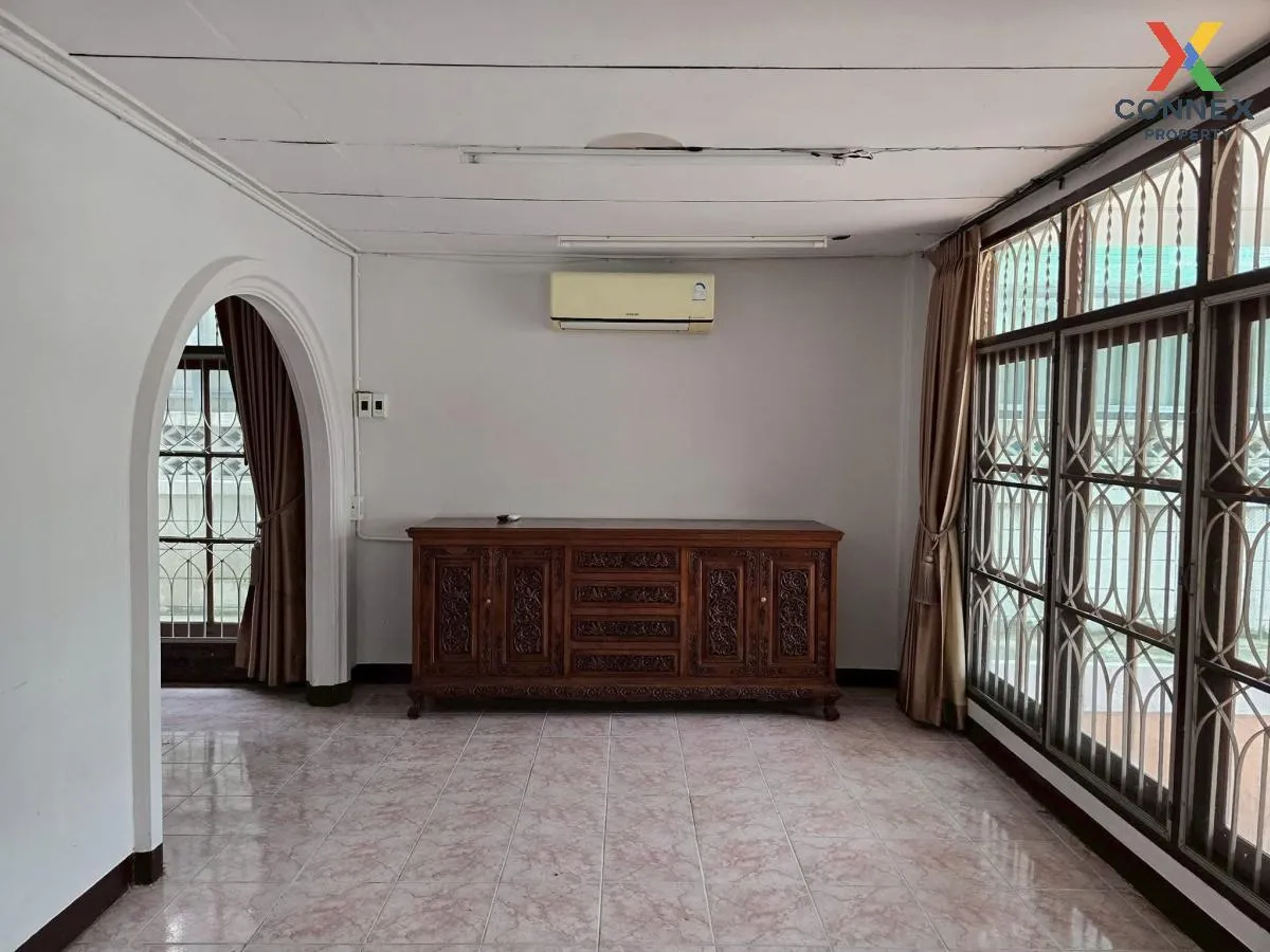 For Rent 2-storey detached house, Ratchada Road, Huai Khwang Dist 3