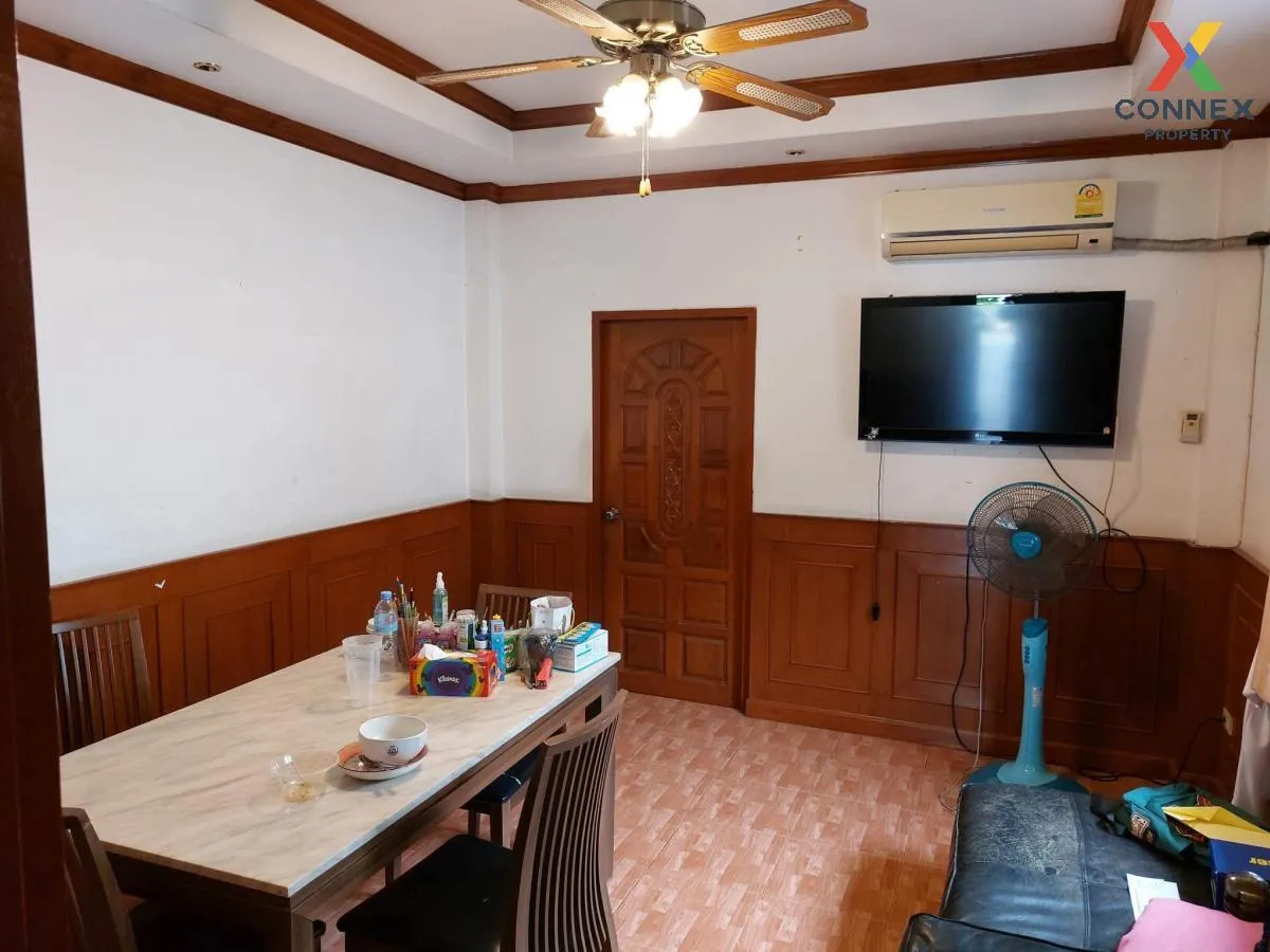 For Rent Detached house,ratchada , corner unit , wide frontage , 