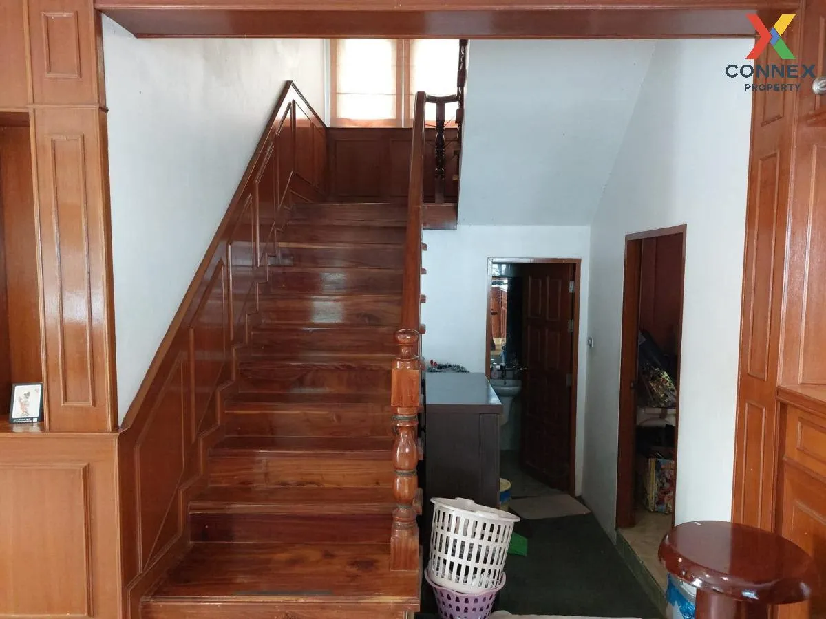 For Rent Detached house,ratchada , corner unit , wide frontage , 