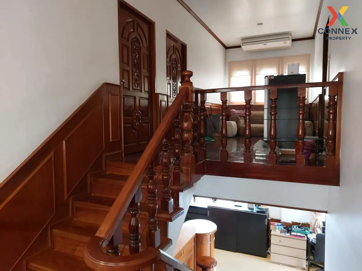 For Rent Detached house,ratchada , corner unit , wide frontage , 