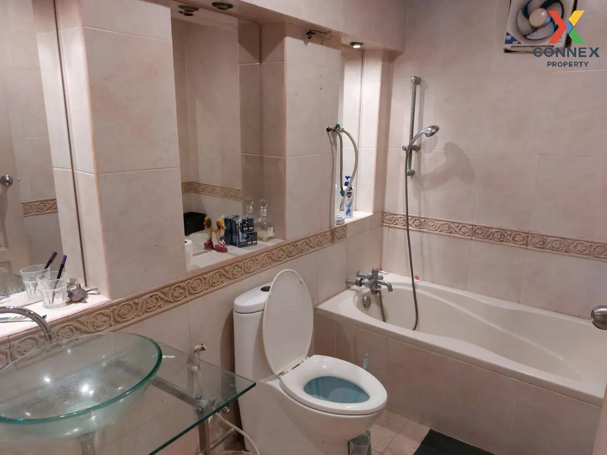 For Rent Detached house,ratchada , corner unit , wide frontage , 