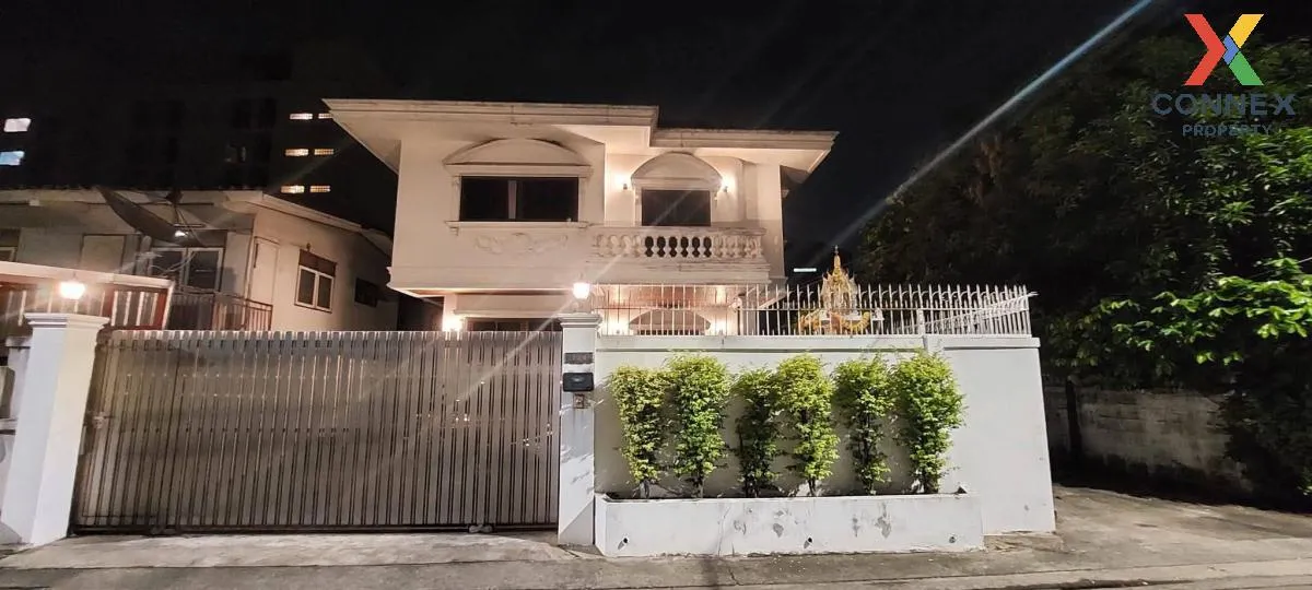 For Rent Detached house,ratchada , corner unit , wide frontage , 