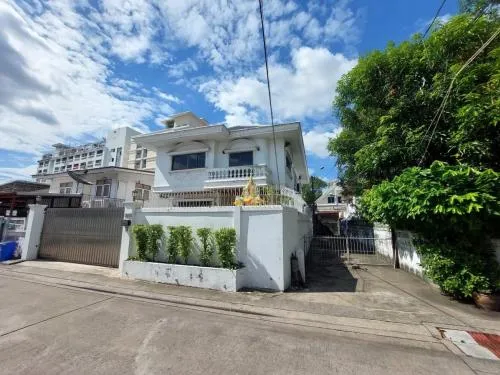 For Rent Detached house,ratchada , corner unit , wide frontage , Sam Saen Nok , Huai Khwang , Bangkok , CX-132676