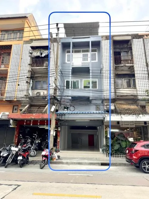 For Rent Shophouses near Mengjai Intersection , Sam Saen Nok , Huai Khwang , Bangkok , CX-132695
