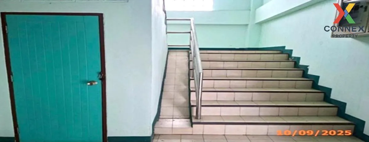 For Sale 4 - storey apartment area 1948 square meters Bangkok Noi