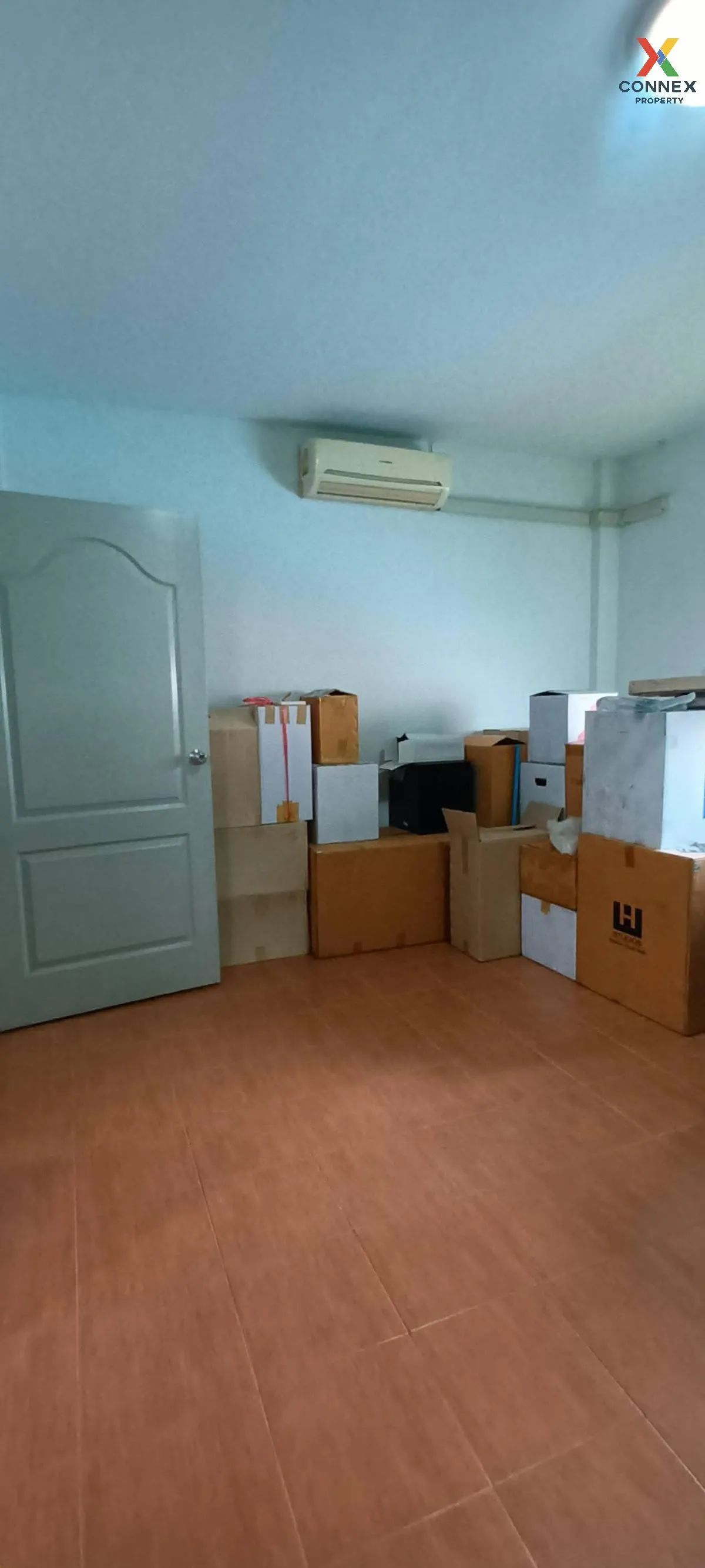 ขายทาวน์เฮ้าส์/ทาวน์โฮม  บ้านนิรันดร์สิริ ร่มเกล้า - สุวรรณภูมิ ค 2