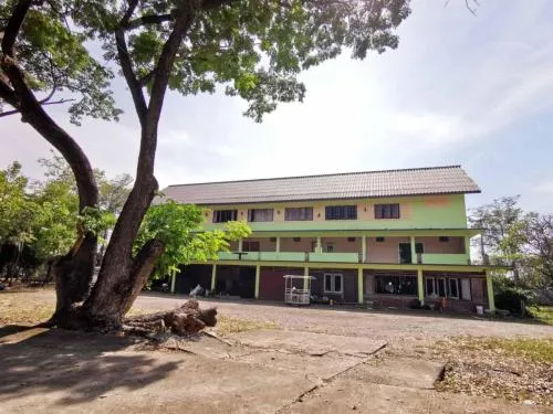 ขายรีสอร์ท 32 ห้อง เนื้อที่ 15 ไร่ ติดถนนพหลโยธิน ทางเข้า 8 ม. อ.โคกสำโรง จ.ลพบุรี ใกล้ชุมชน  วังขอนขว้าง โคกสำโรง ลพบุรี CX-133068