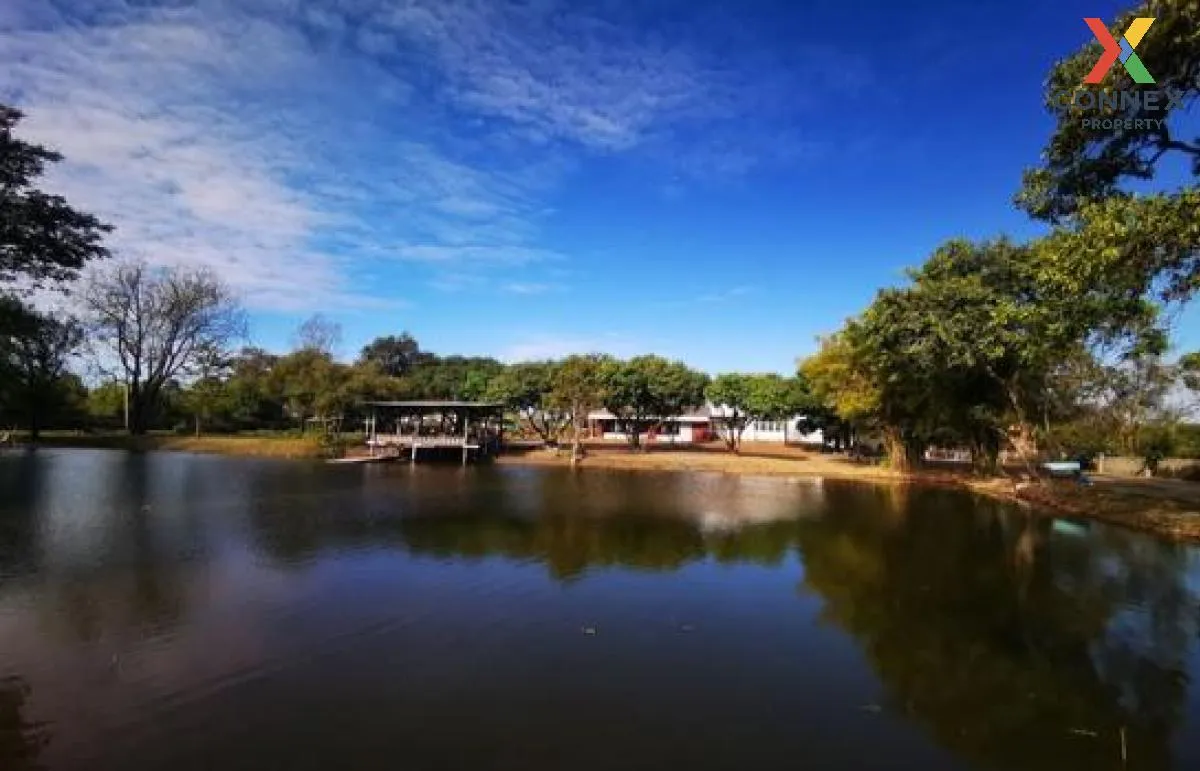 For Sale Two-story lake view house. 480 sq.m. on a 1 rai plot. Lo For Sale Two-story lake view house. 480 sq.m. on a 1 rai plot. Lo