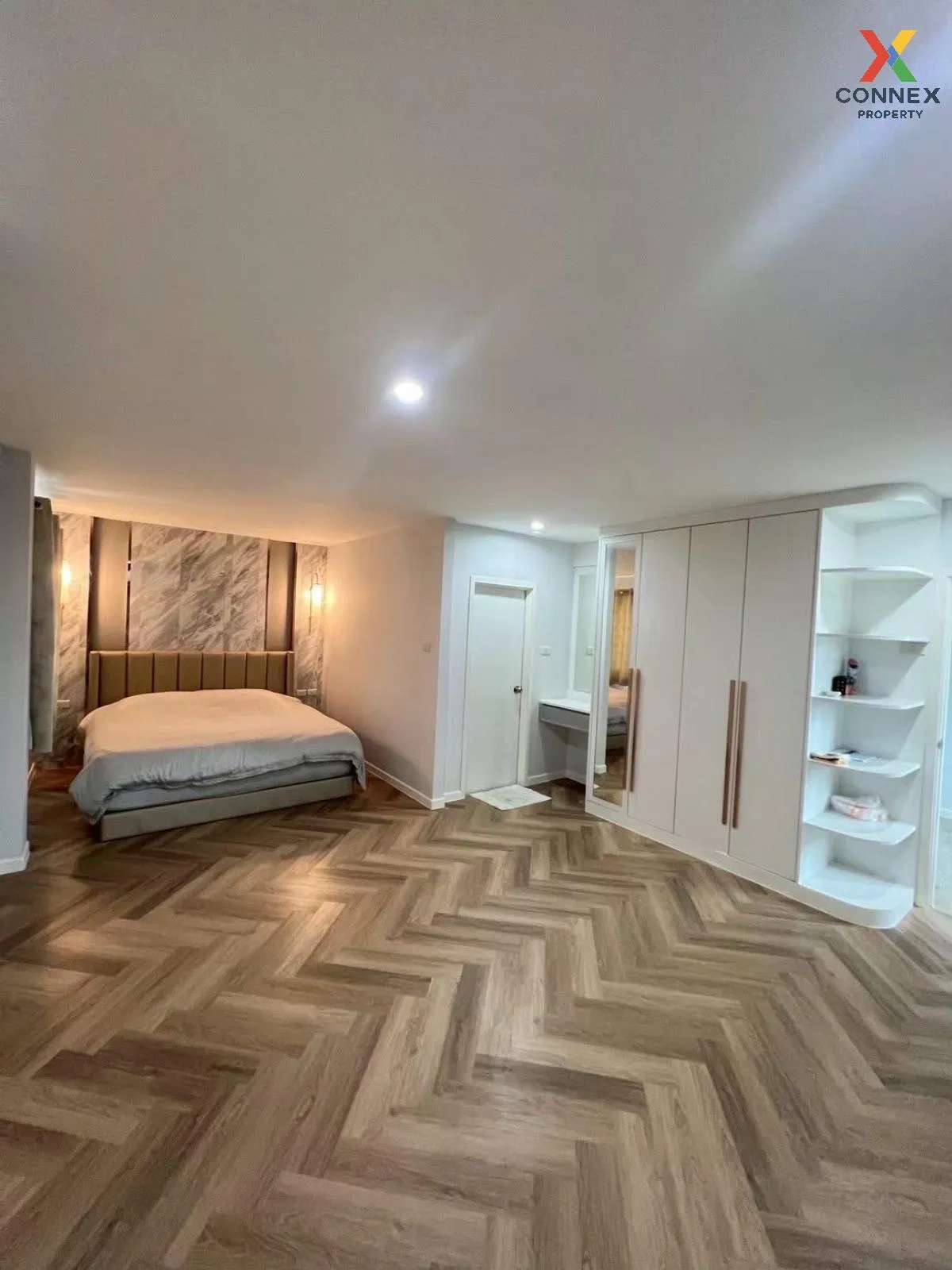 For Sale The Pana Petchkasem-Sai 3 , corner unit , wide frontage 