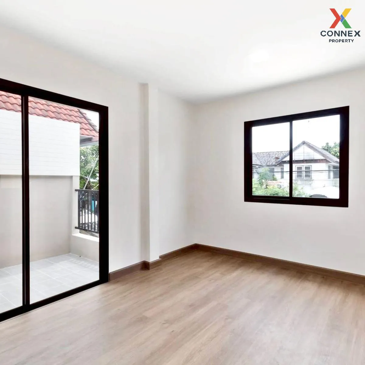 ขายทาวน์เฮ้าส์/ทาวน์โฮม  บ้านลานทอง หน้ากว้าง รีโนเวทใหม่ บางพูด 