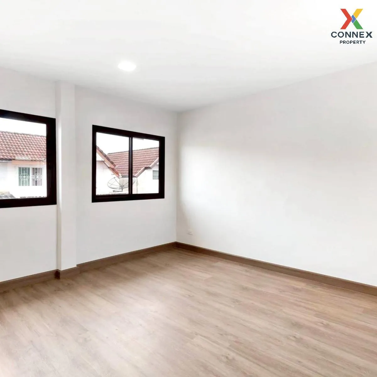 ขายทาวน์เฮ้าส์/ทาวน์โฮม  บ้านลานทอง หน้ากว้าง รีโนเวทใหม่ บางพูด 