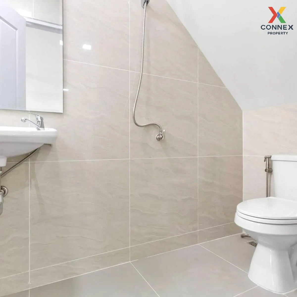 ขายทาวน์เฮ้าส์/ทาวน์โฮม  บ้านลานทอง หน้ากว้าง รีโนเวทใหม่ บางพูด 